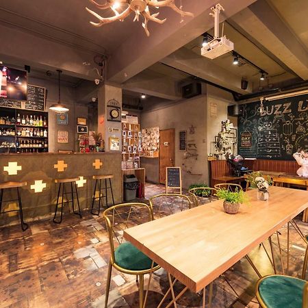 Dalian Buzz Light Year Youth Hostel Екстер'єр фото