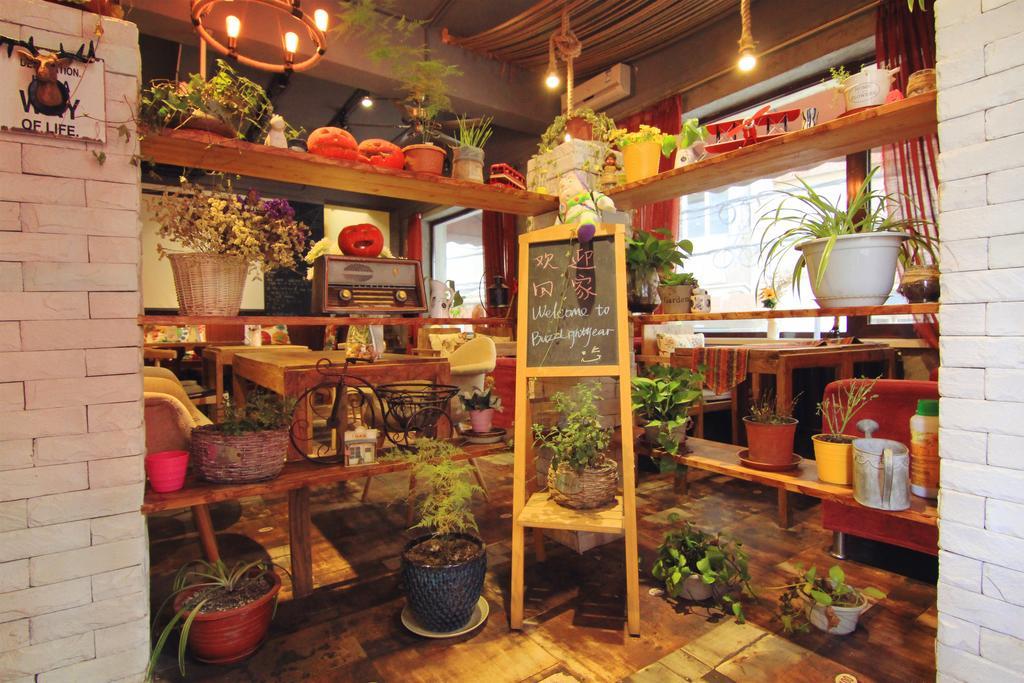 Dalian Buzz Light Year Youth Hostel Екстер'єр фото