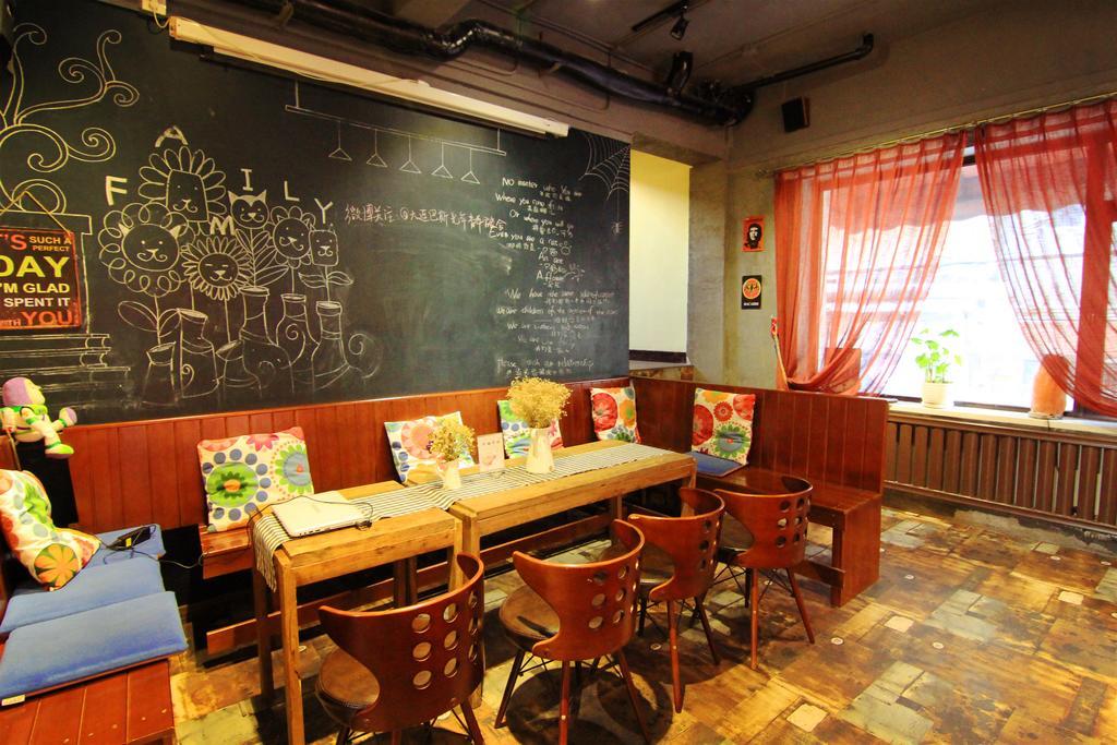 Dalian Buzz Light Year Youth Hostel Екстер'єр фото
