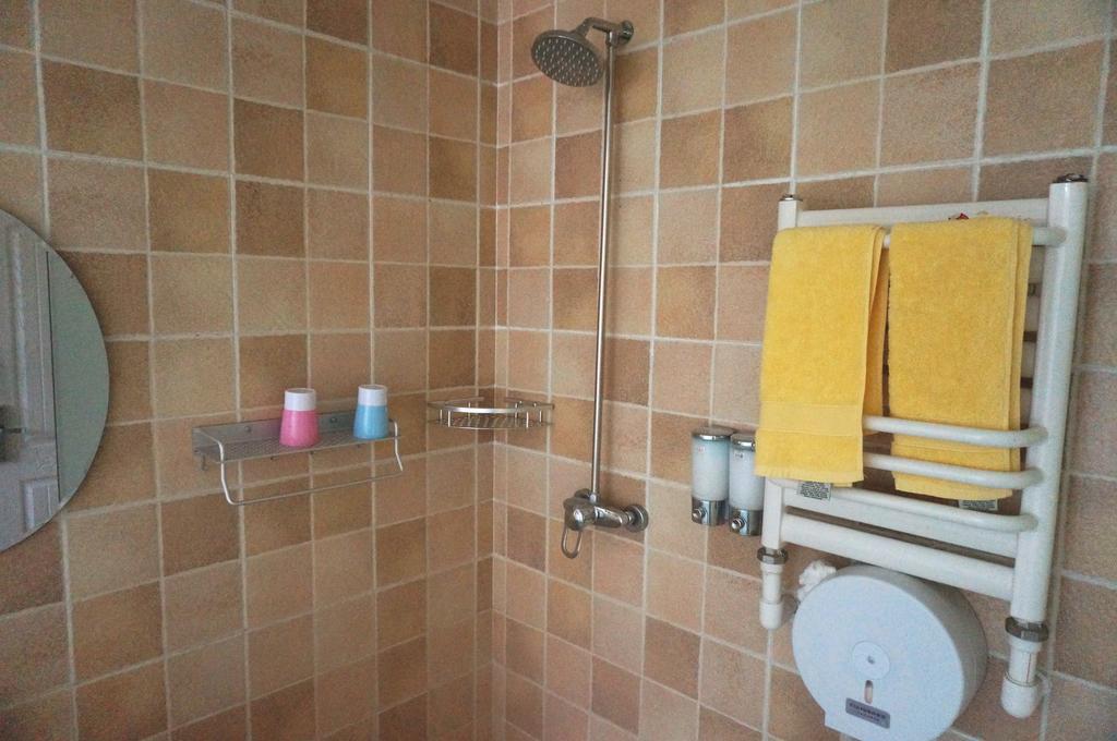 Dalian Buzz Light Year Youth Hostel Екстер'єр фото