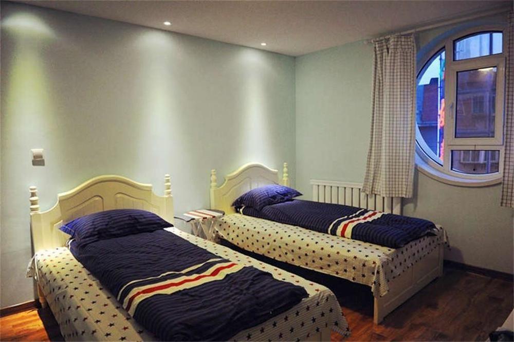 Dalian Buzz Light Year Youth Hostel Екстер'єр фото