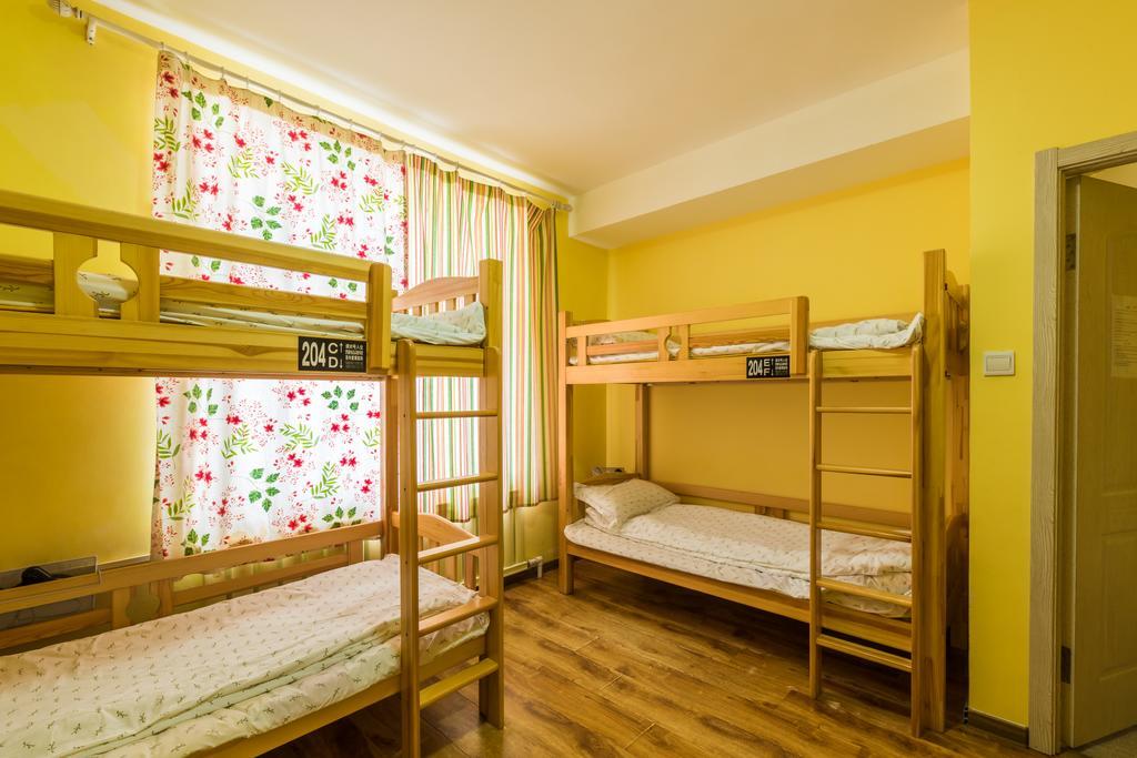 Dalian Buzz Light Year Youth Hostel Екстер'єр фото