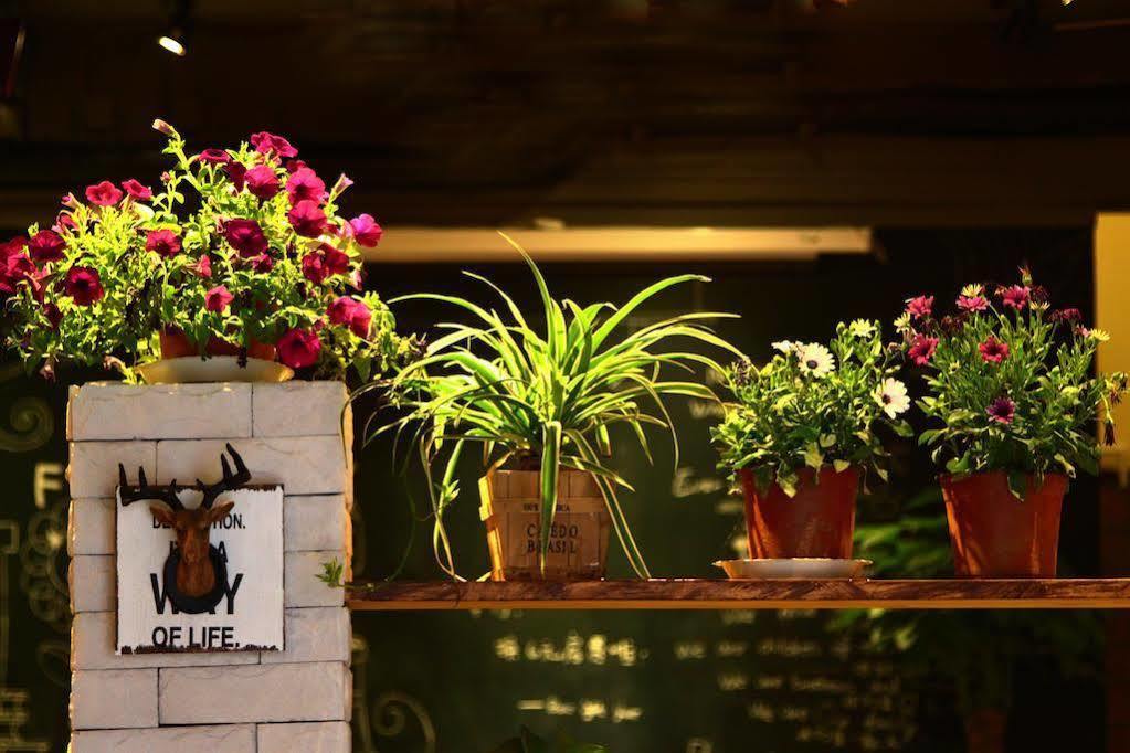 Dalian Buzz Light Year Youth Hostel Екстер'єр фото