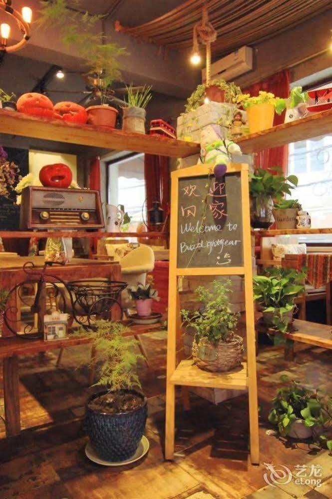Dalian Buzz Light Year Youth Hostel Екстер'єр фото