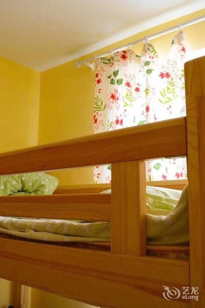 Dalian Buzz Light Year Youth Hostel Екстер'єр фото