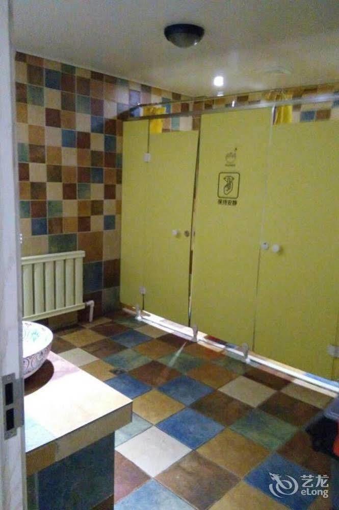 Dalian Buzz Light Year Youth Hostel Екстер'єр фото