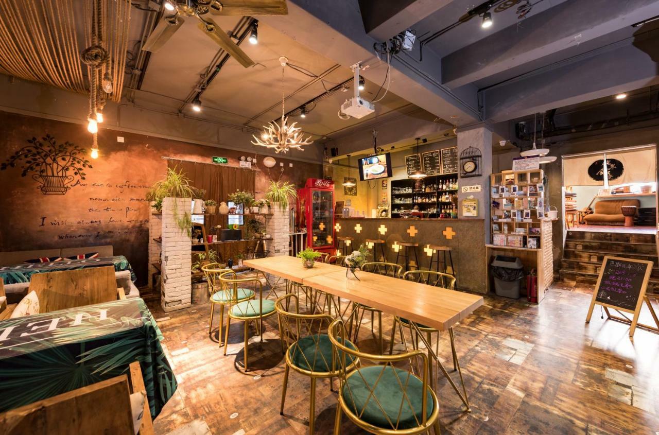 Dalian Buzz Light Year Youth Hostel Екстер'єр фото